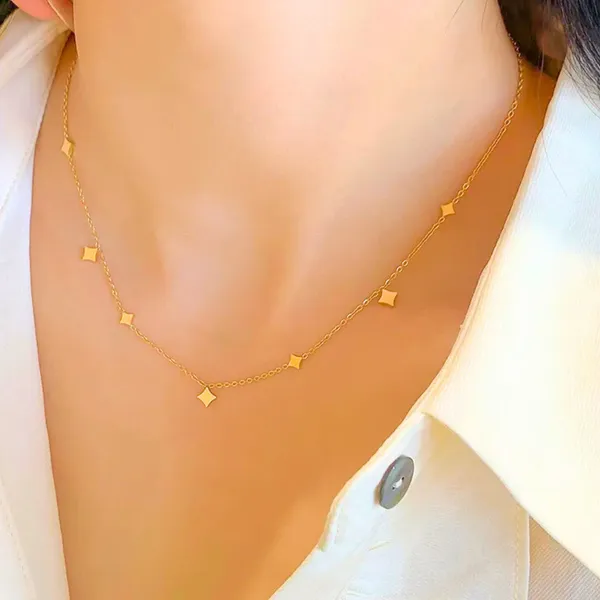Tiny_Clover_Charms_Necklace