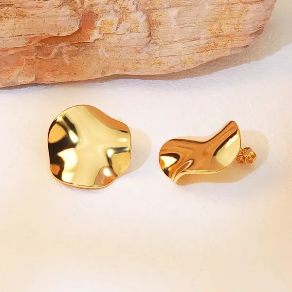 Curved_Round_Stud_Earrings