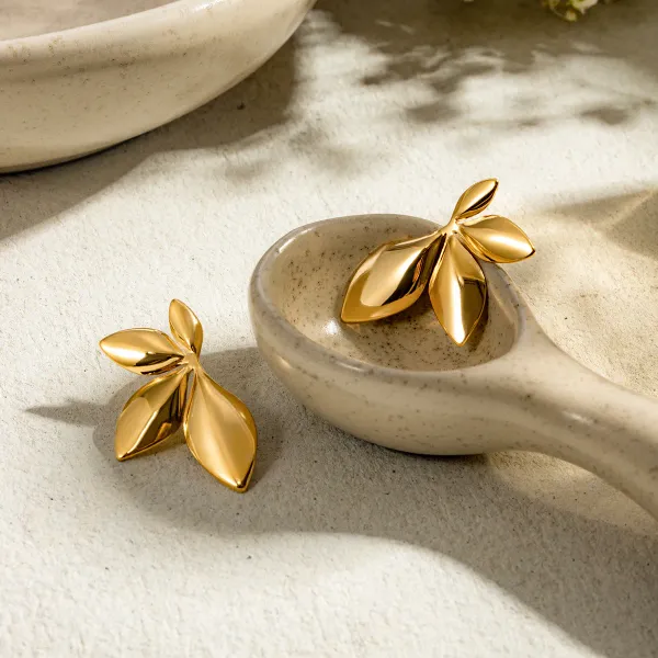 Leaf_Bold_Stud_Earrings