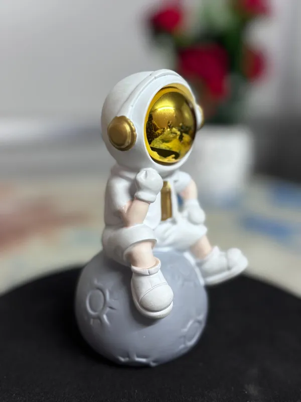 White_&_Gold_Resin_Premium_&_Elegant_Handicraft_&_Artifact_Showpiece