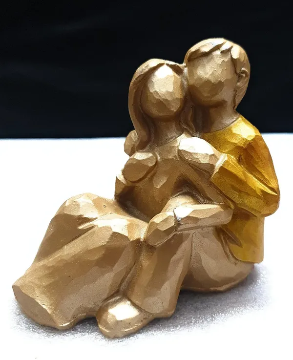 Yellow_Resin_Premium_&_Elegant_Couple_Statue