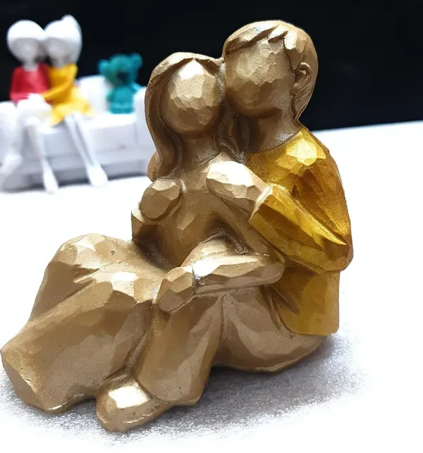 Yellow_Resin_Premium_&_Elegant_Couple_Statue