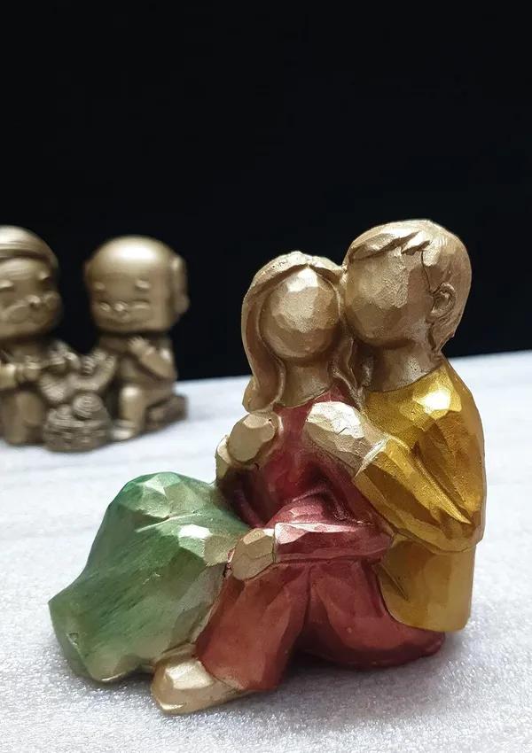 Multicolor_Resin_Premium_&_Elegant_Couple_Statue