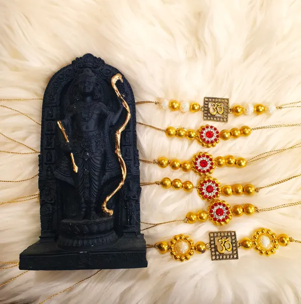 Red_Golden_Kundan_Premium_&_Elegant_Rakhi_&_Showpiece_(Pack_Of_7)
