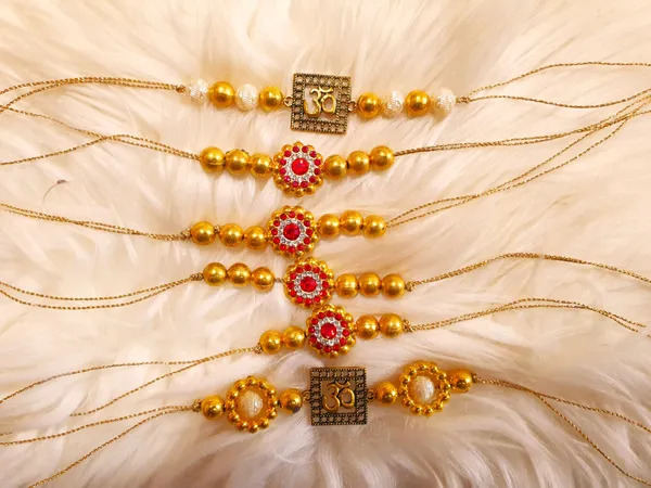Red_Golden_Kundan_Premium_&_Elegant_Rakhi_&_Showpiece_(Pack_Of_7)