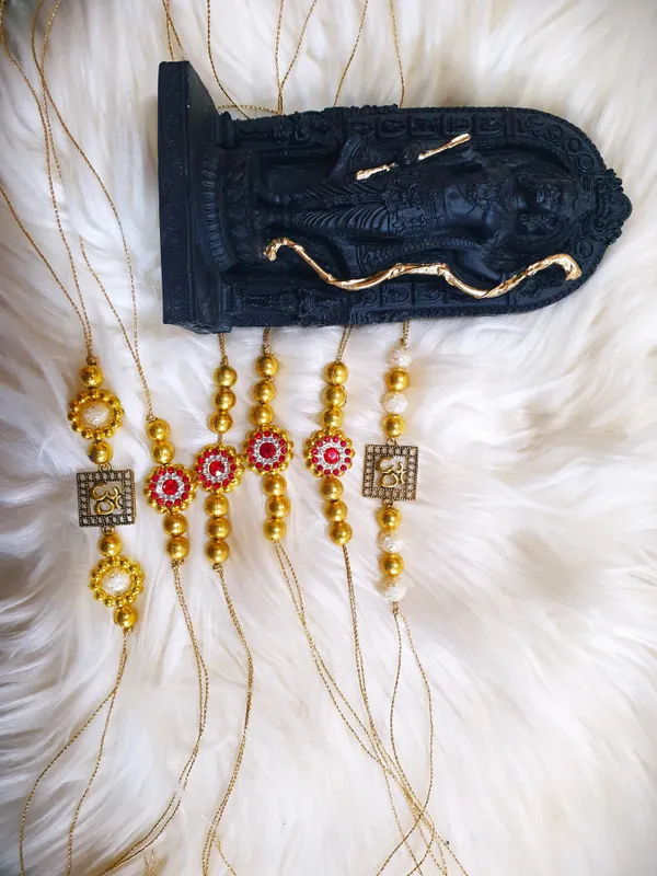 Red_Golden_Kundan_Premium_&_Elegant_Rakhi_&_Showpiece_(Pack_Of_7)