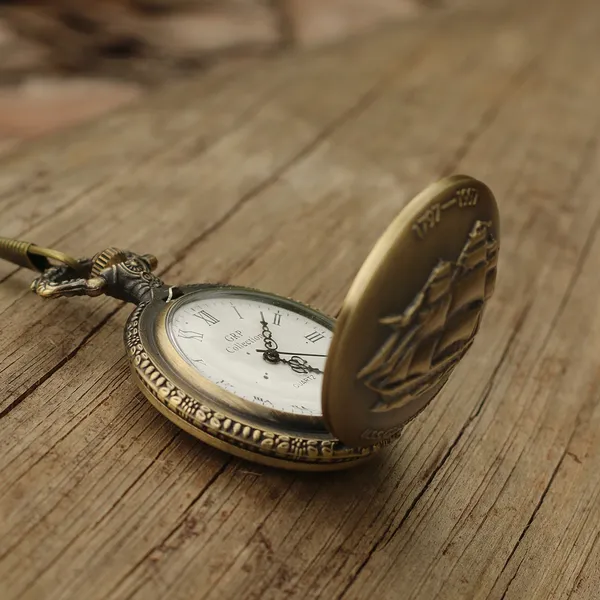 Classic_Quirk_Vintage_Warships_Theme_Designer_Analog_Antique_Pocket_Watch_With_Chain