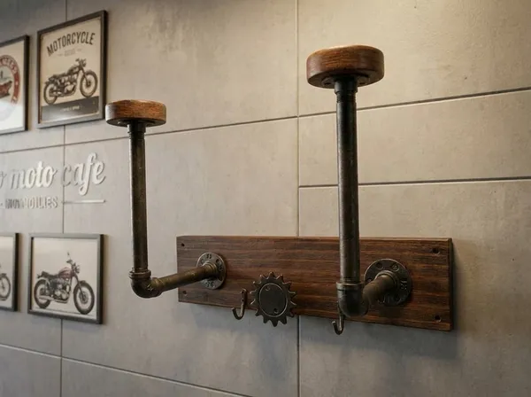 Twin_vintage_helmet_hanger
