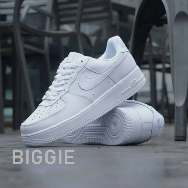 Mens_casual_white_sneaker