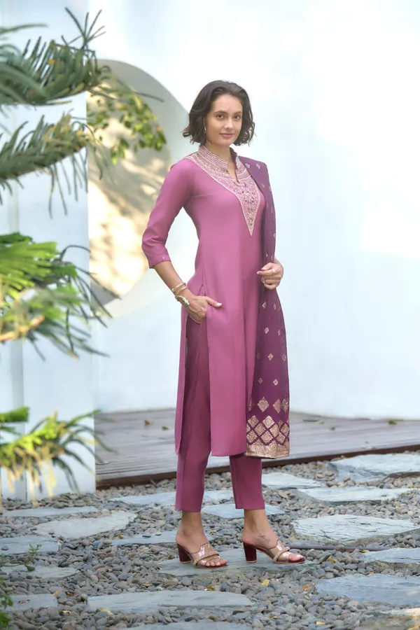 Baby_Pink_Classic_Embroidered_Kurti_Set_With_Jacquard_Touch_For_Women