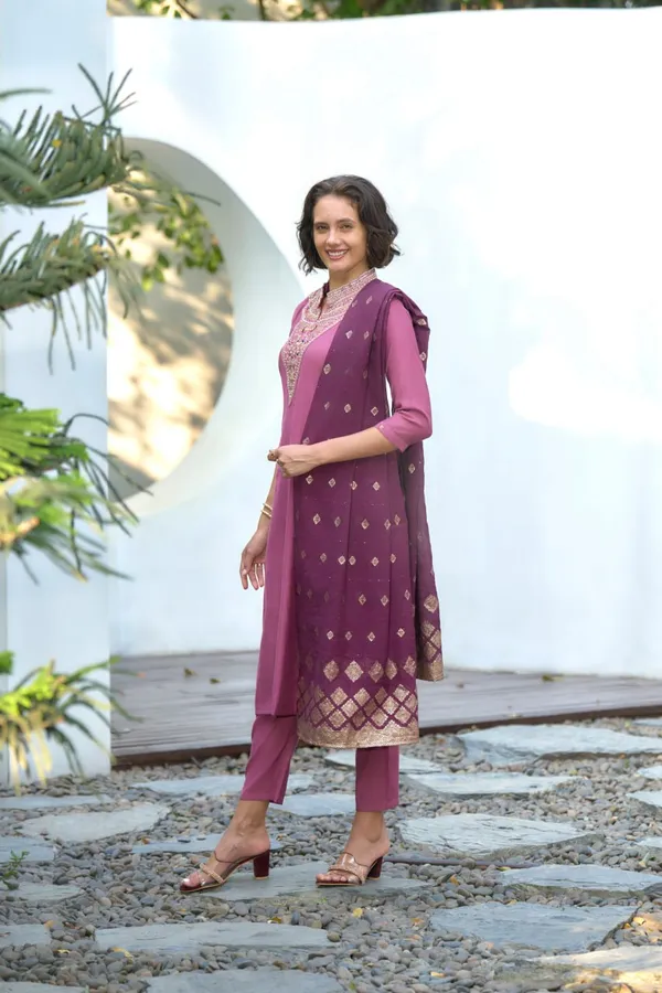 Baby_Pink_Classic_Embroidered_Kurti_Set_With_Jacquard_Touch_For_Women