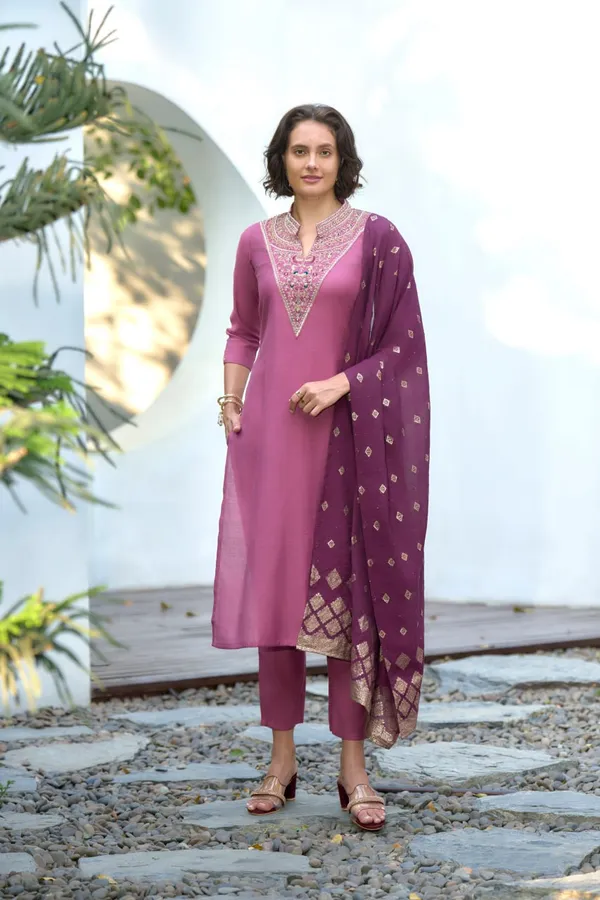Baby_Pink_Classic_Embroidered_Kurti_Set_With_Jacquard_Touch_For_Women