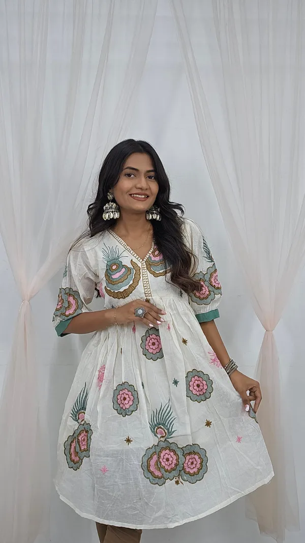Ivory_White_Floral_Embroidered_Tunic