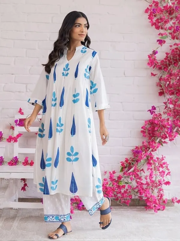 Celebrity_Inspired_Flared_Kurti_Set