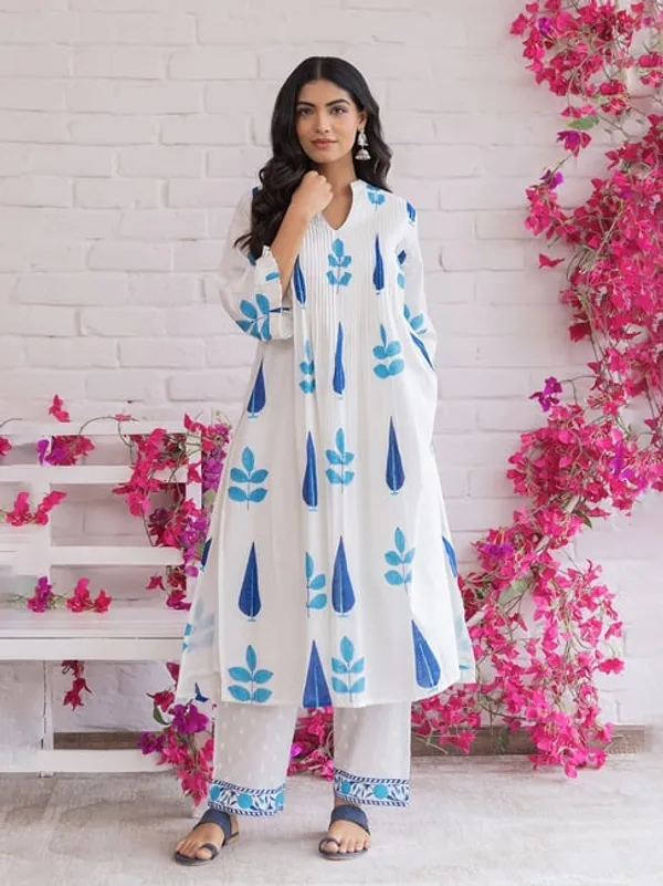 Celebrity_Inspired_Flared_Kurti_Set