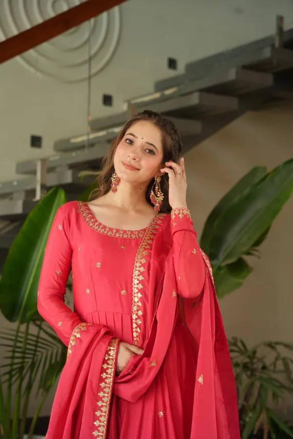 Elegant_Red_Chiffon_Embroidered_Gown_Set