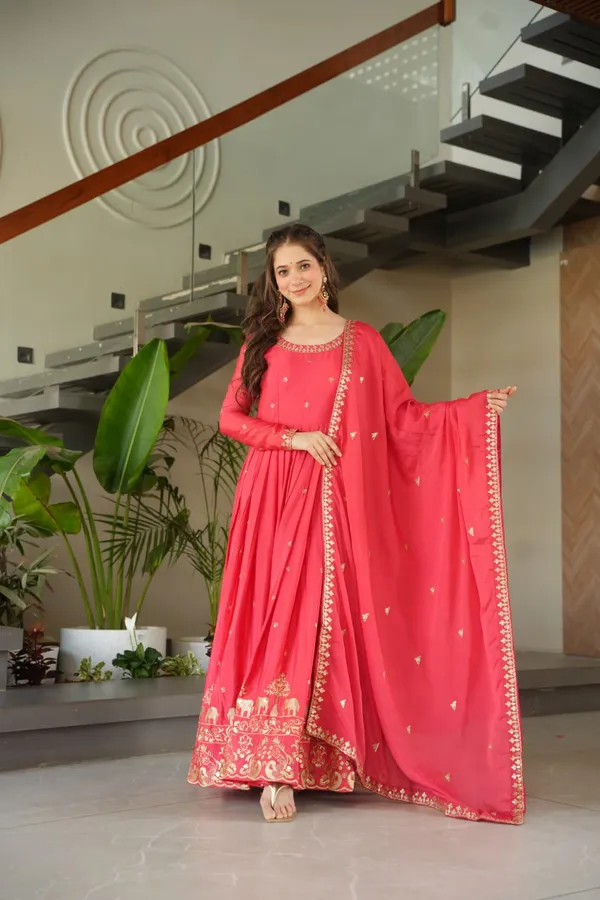 Elegant_Red_Chiffon_Embroidered_Gown_Set