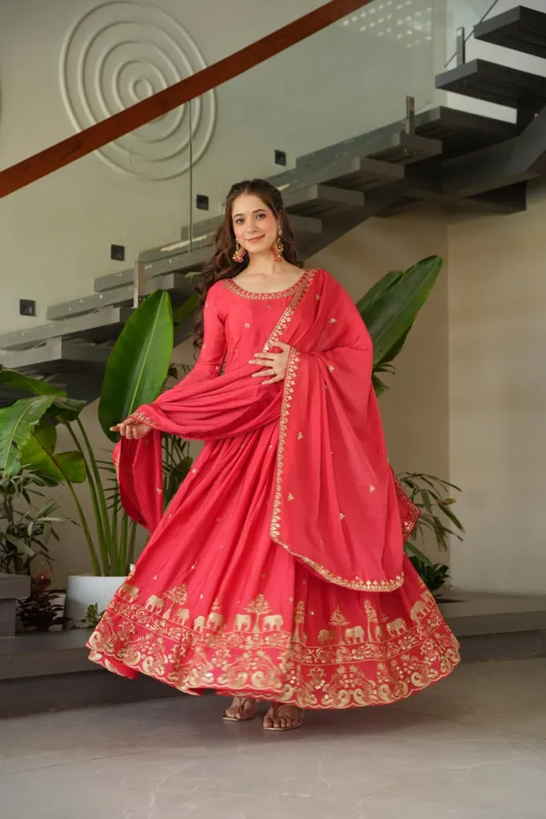 Elegant_Red_Chiffon_Embroidered_Gown_Set