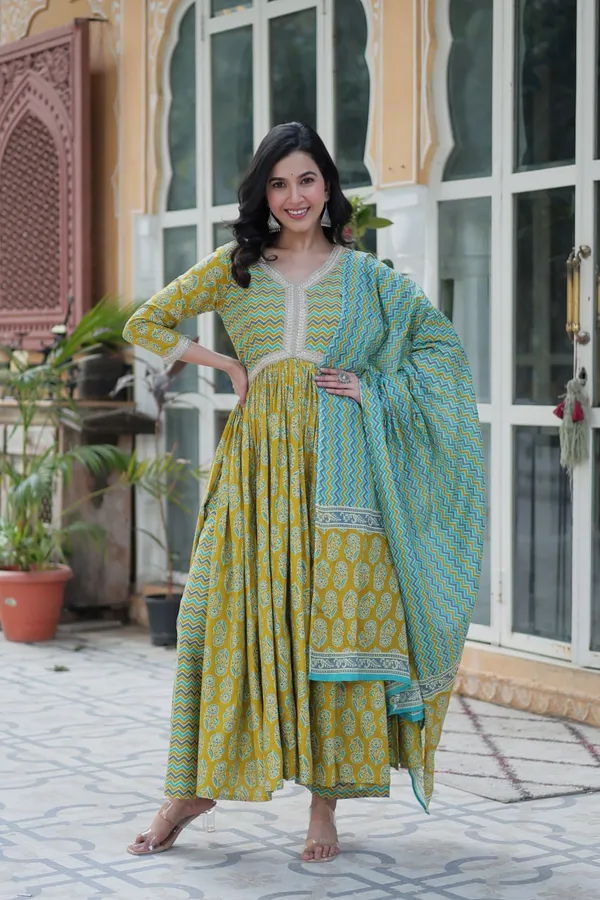 Graceful_Green_Cotton_Suit