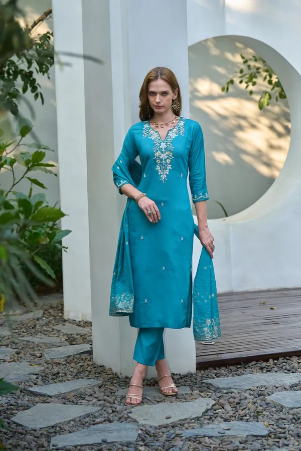 Sky_Blue_Lightweight_Kurti_Set_With_Organza_Butti_Dupatta_For_Women