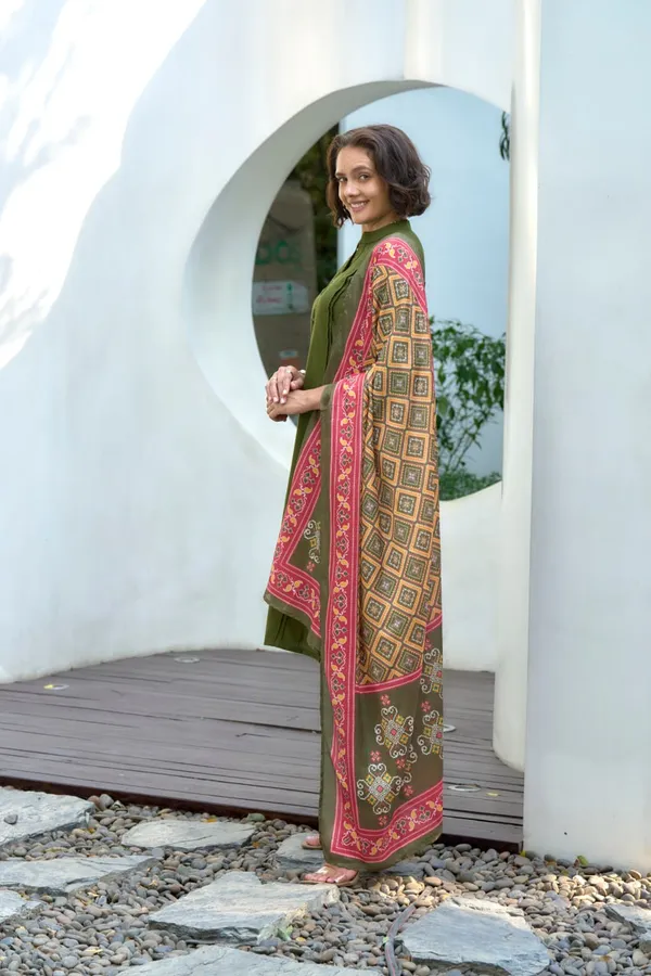 Green_Embroidered_Summer_Kurti_Set_With_Organza_Touch_For_Women
