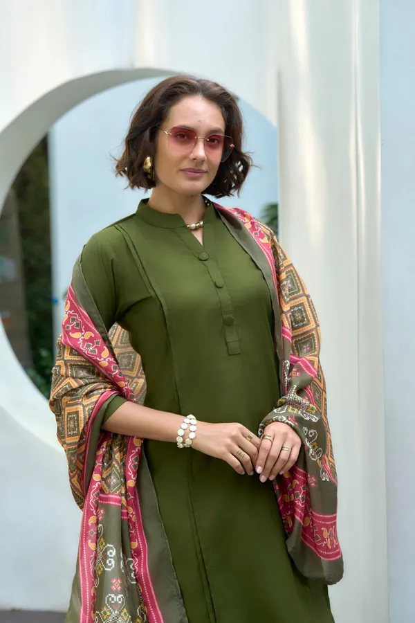 Green_Embroidered_Summer_Kurti_Set_With_Organza_Touch_For_Women