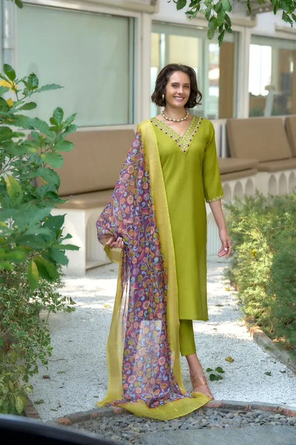Green_Embroidered_Kurti_Set_With_Chanderi_Jacquard_Dupatta_For_Women