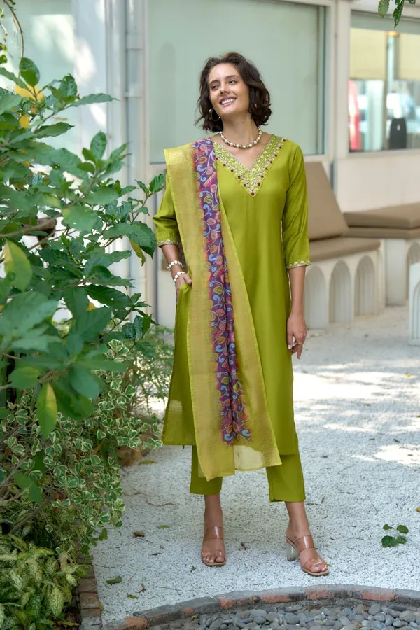 Green_Embroidered_Kurti_Set_With_Chanderi_Jacquard_Dupatta_For_Women