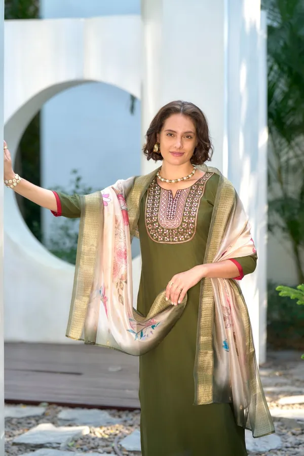 Green_Straight_Fit_Kurti_Pant_Set_With_Subtle_Butti_Details_For_Women