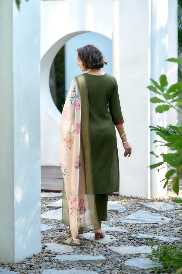 Green_Straight_Fit_Kurti_Pant_Set_With_Subtle_Butti_Details_For_Women