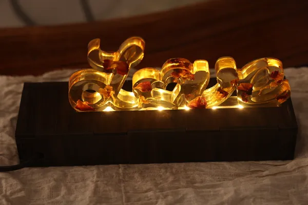 Multicolor_Wood_Personalized_Led_Lamp_With_Flower_Preservation