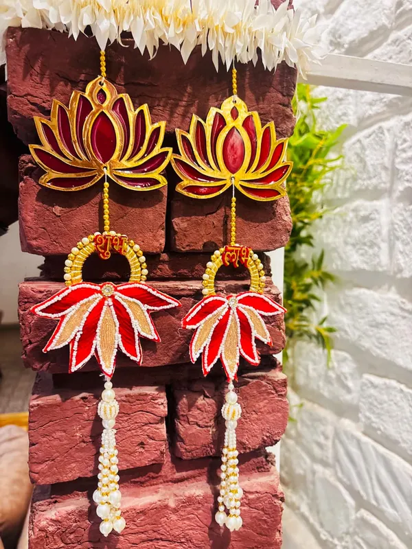 Diwali_housewarming_Lotus_Ridhi_Sidhi_door_hanging_Decor_gift,_hamper_wedding