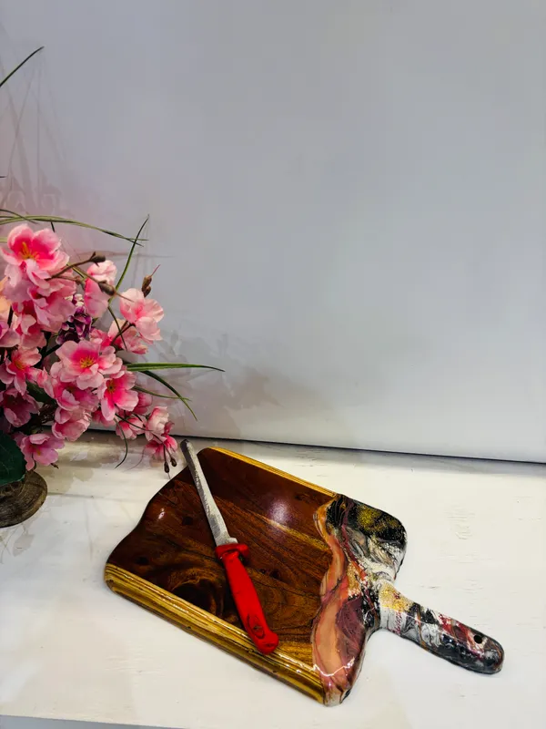Multicolor_Wood_&_Resin_Handmade_Craft_Epoxy_Acacia_Wood_Chopping_Board