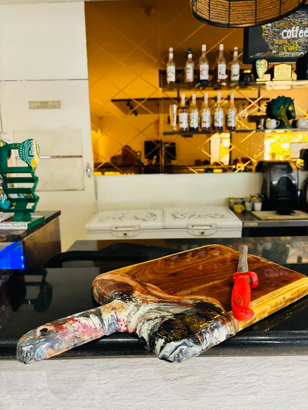 Multicolor_Wood_&_Resin_Handmade_Craft_Epoxy_Acacia_Wood_Chopping_Board