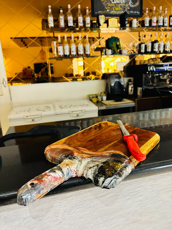Multicolor_Wood_&_Resin_Handmade_Craft_Epoxy_Acacia_Wood_Chopping_Board