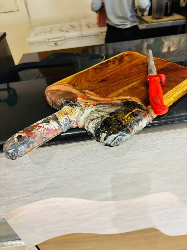 Multicolor_Wood_&_Resin_Handmade_Craft_Epoxy_Acacia_Wood_Chopping_Board
