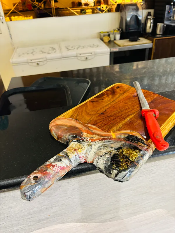 Multicolor_Wood_&_Resin_Handmade_Craft_Epoxy_Acacia_Wood_Chopping_Board