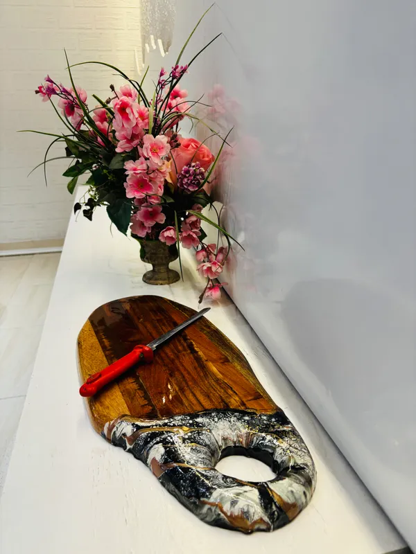 Multicolor_Wood_&_Resin_Handmade_Craft_Epoxy_Acacia_Wood_Chopping_Board