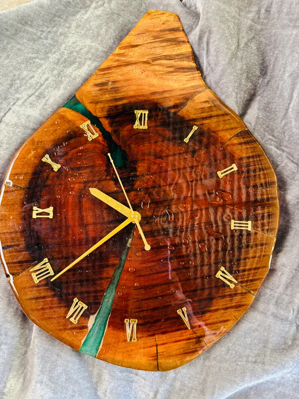 Live_Edge_Resin_Wall_Clock_For_Home_Decor