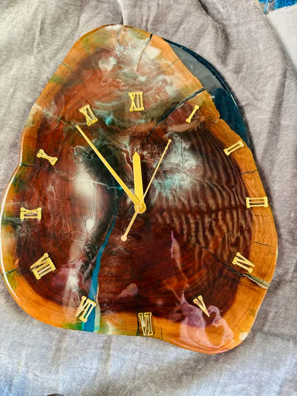 Live_Edge_Resin_Wall_Clock_For_Home_Decor