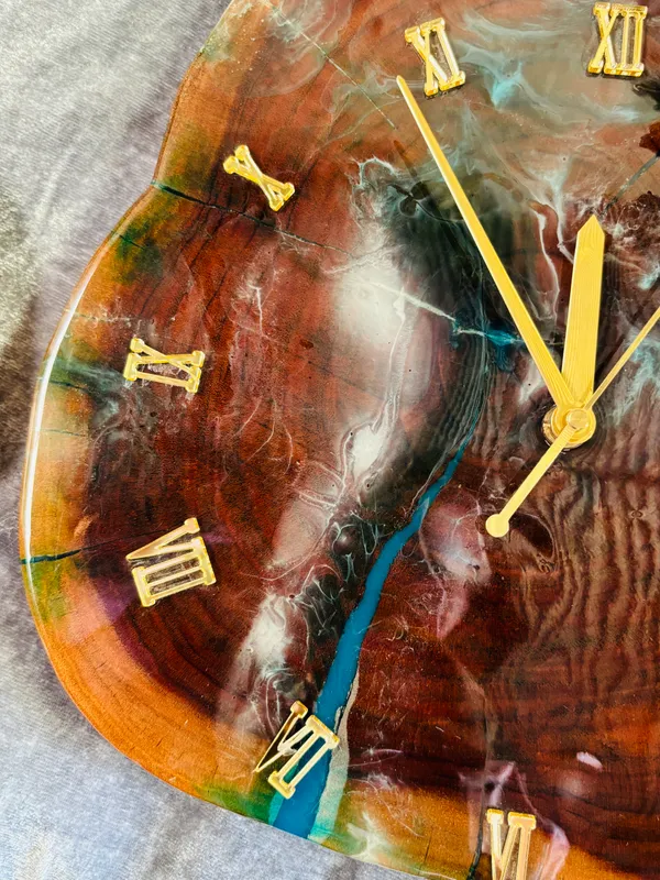 Live_Edge_Resin_Wall_Clock_For_Home_Decor