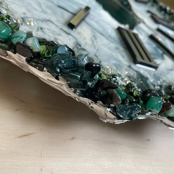 Green_White_Wood_&_Resin_Premium_Agate_Clock_Luxury_Crystal_Abstract_Epoxy_Wall_Clock_For_Home_Decor