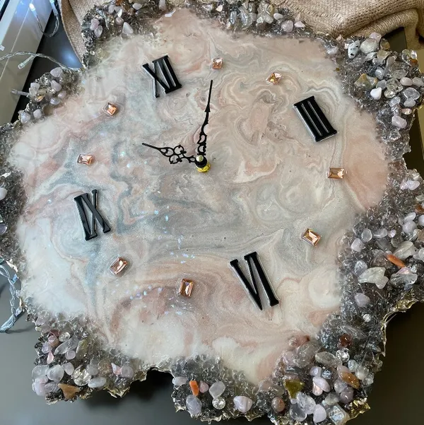 Pink_Wood_&_Resin_Premium_Agate_Marble_Pattern_Luxury_Crystal_Abstract_Epoxy_Wall_Clock_For_Home_Decor