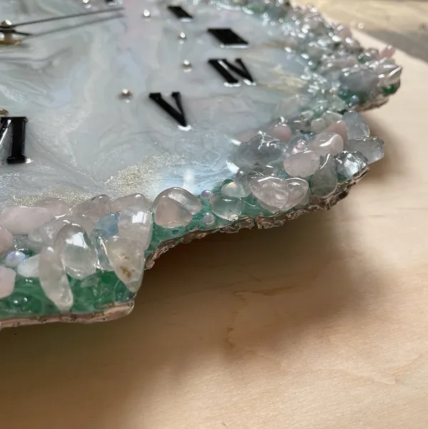 Cyan_Pink_Wood_&_Resin_Premium_Clock_Luxury_Crystal_Abstract_Epoxy_Agate_Wall_Clock_For_Home_Decor