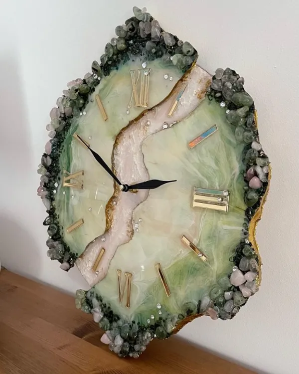 Green_Wood_&_Resin_Premium_Clock_Luxury_Crystal_Abstract_Epoxy_Wall_Clock_For_Home_Decor