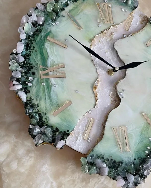 Green_Wood_&_Resin_Premium_Clock_Luxury_Crystal_Abstract_Epoxy_Wall_Clock_For_Home_Decor