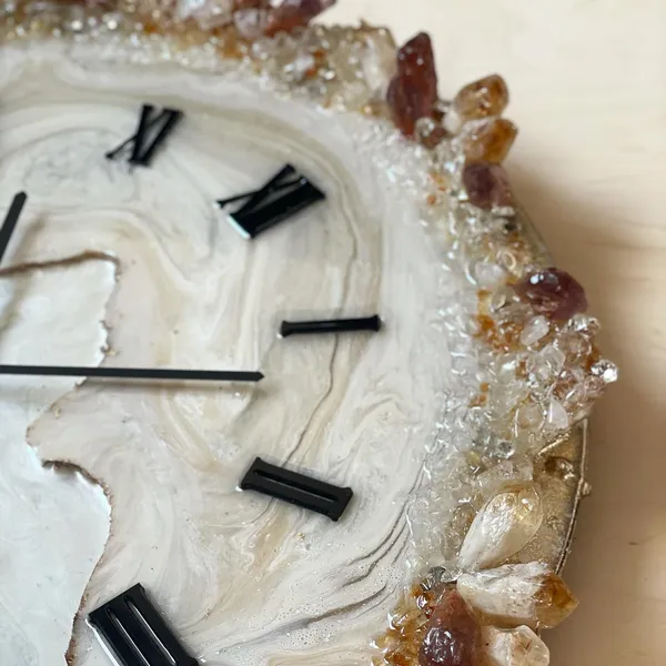 Brown_Pearl_Wood_&_Resin_Premium_Clock_Luxury_Crystal_Abstract_Epoxy_Wall_Clock_For_Home_Decor
