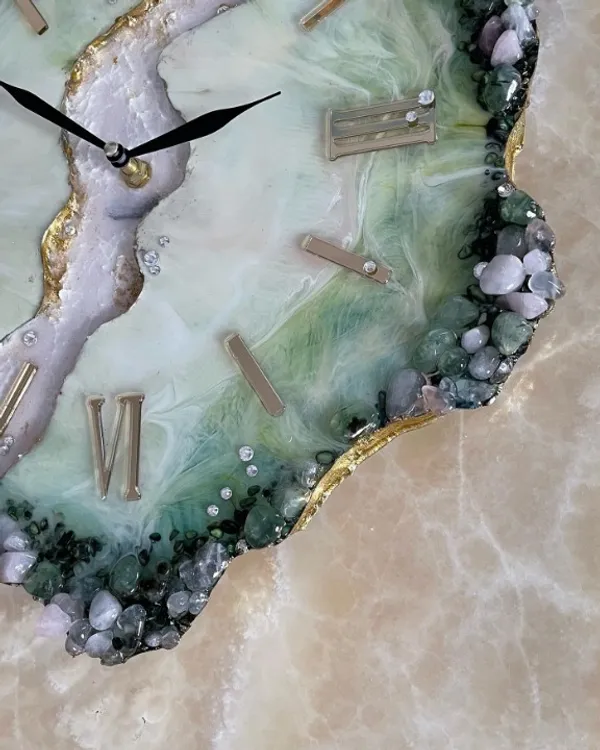 Green_Wood_&_Resin_Premium_Clock_Luxury_Crystal_Abstract_Epoxy_Wall_Clock_For_Home_Decor