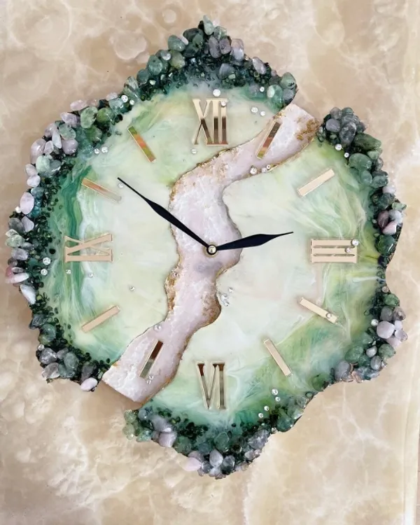 Green_Wood_&_Resin_Premium_Clock_Luxury_Crystal_Abstract_Epoxy_Wall_Clock_For_Home_Decor