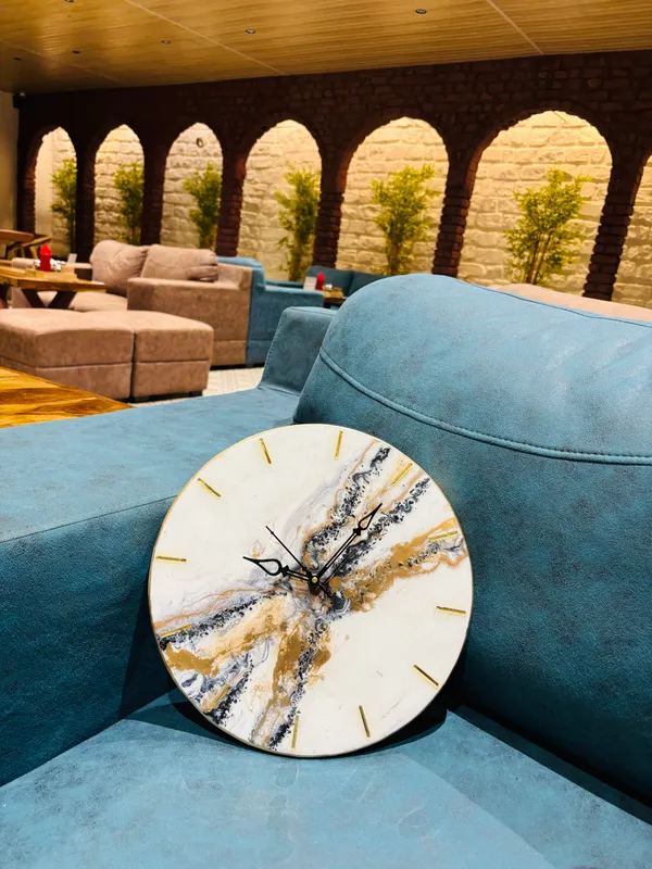 White_Epoxy_Wall_Clock_For_Home_Decor